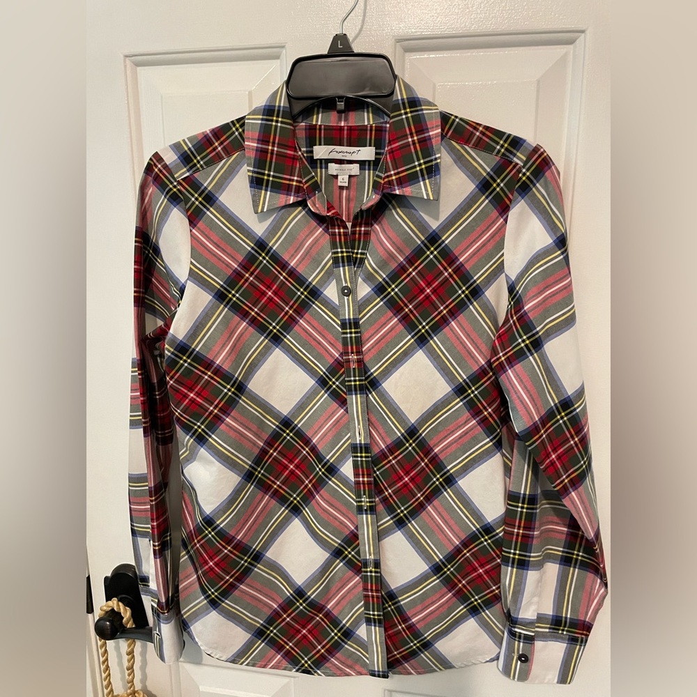 NWOT Foxcroft wrinkle free tartan plaid button down. Size 6.